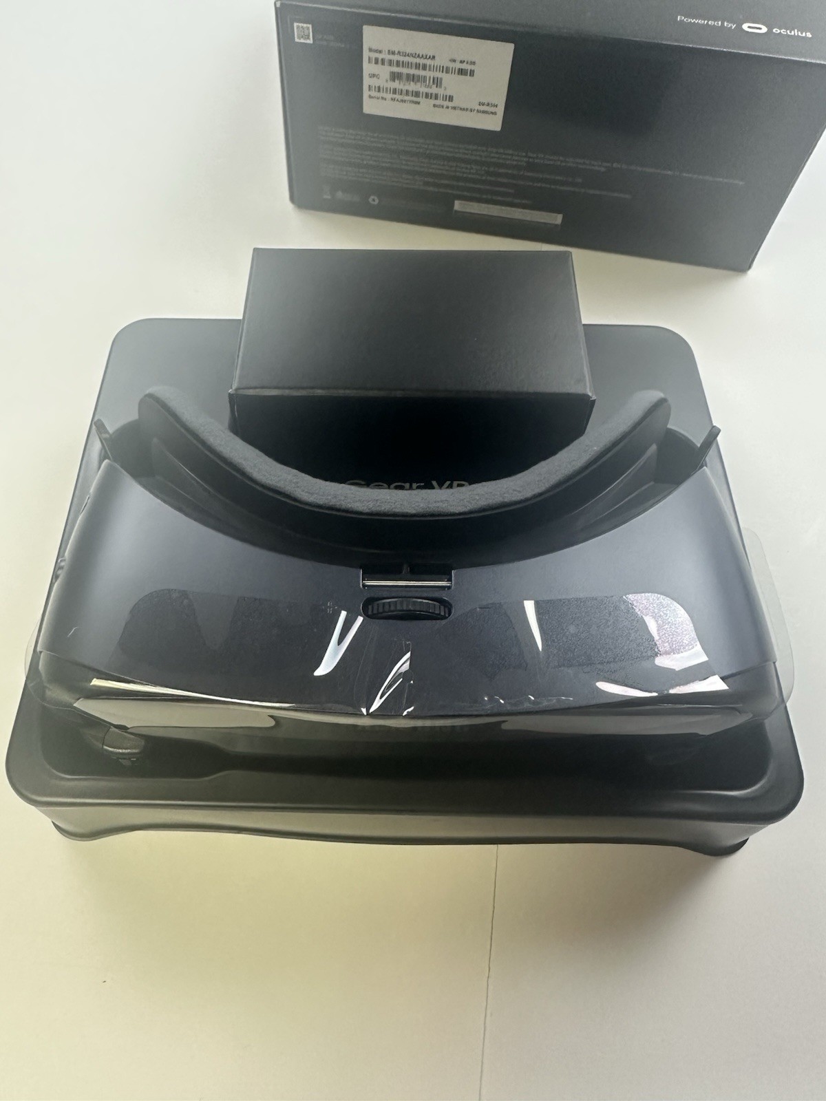 Samsung SM-R324 Gear VR W/Controller Powered by Oculus NEW/OPEN BOX