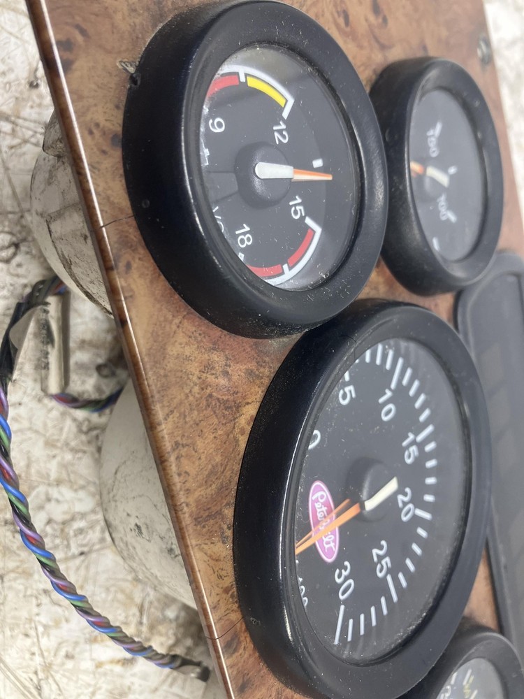2000-2005 Peterbilt 387 Speedometer Instrument Cluster - Used