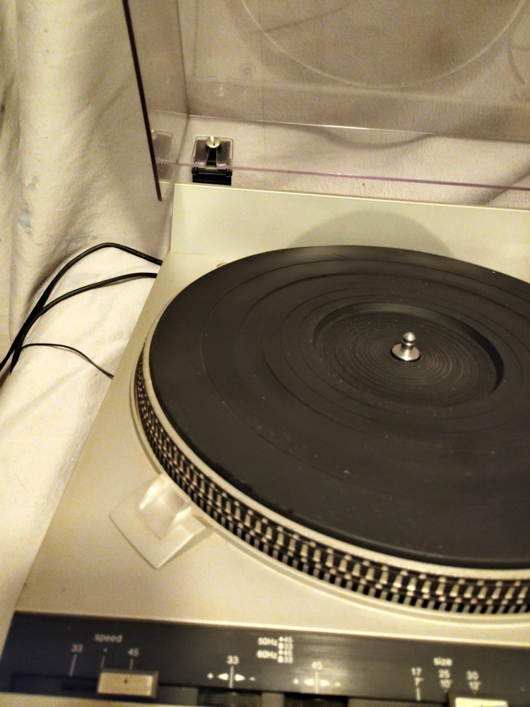 Technics SL-3350 Turntable