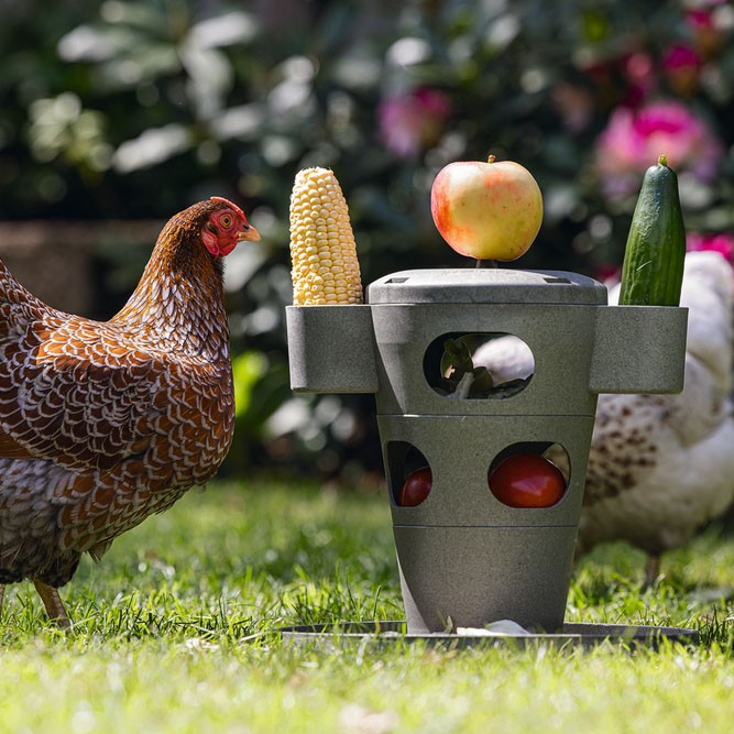 SNACK / FEED TOWER FOR CHICKEN 100 % RECYCLED