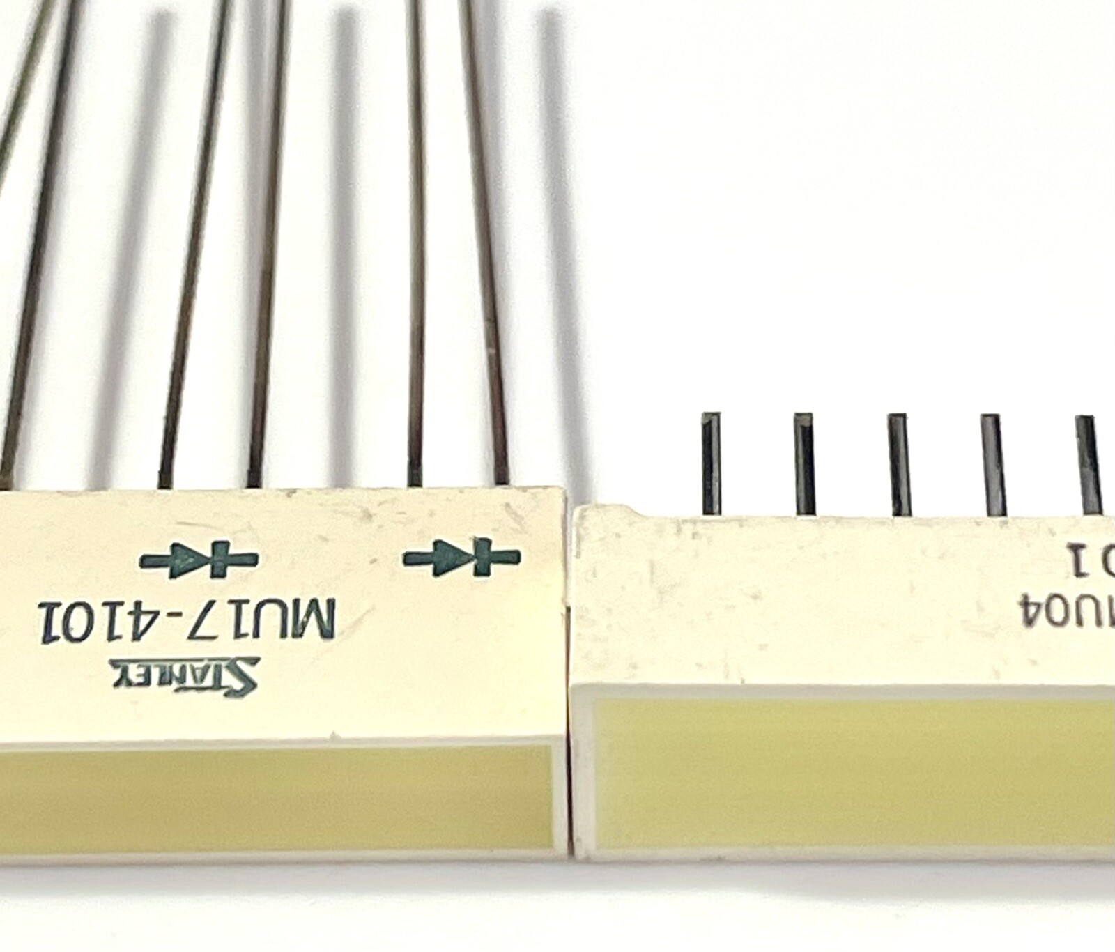 Stanley MU17-4101 Single Color 3 LED Light Bar , Yellow ,( 4 Qty. )