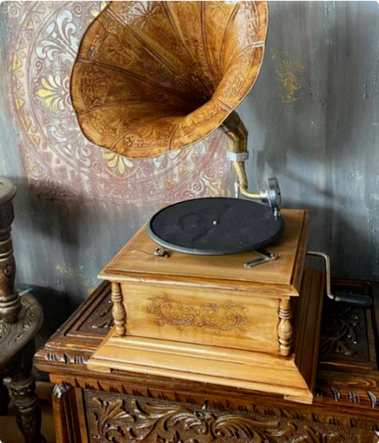 Gramophone Antique Fully Functional Working Phonograph Win-up Record Player Deco