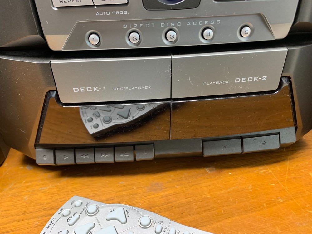 RCA RS2604 Digital Component Stereo System Tuner Cassette & 5 Disc CD Changer