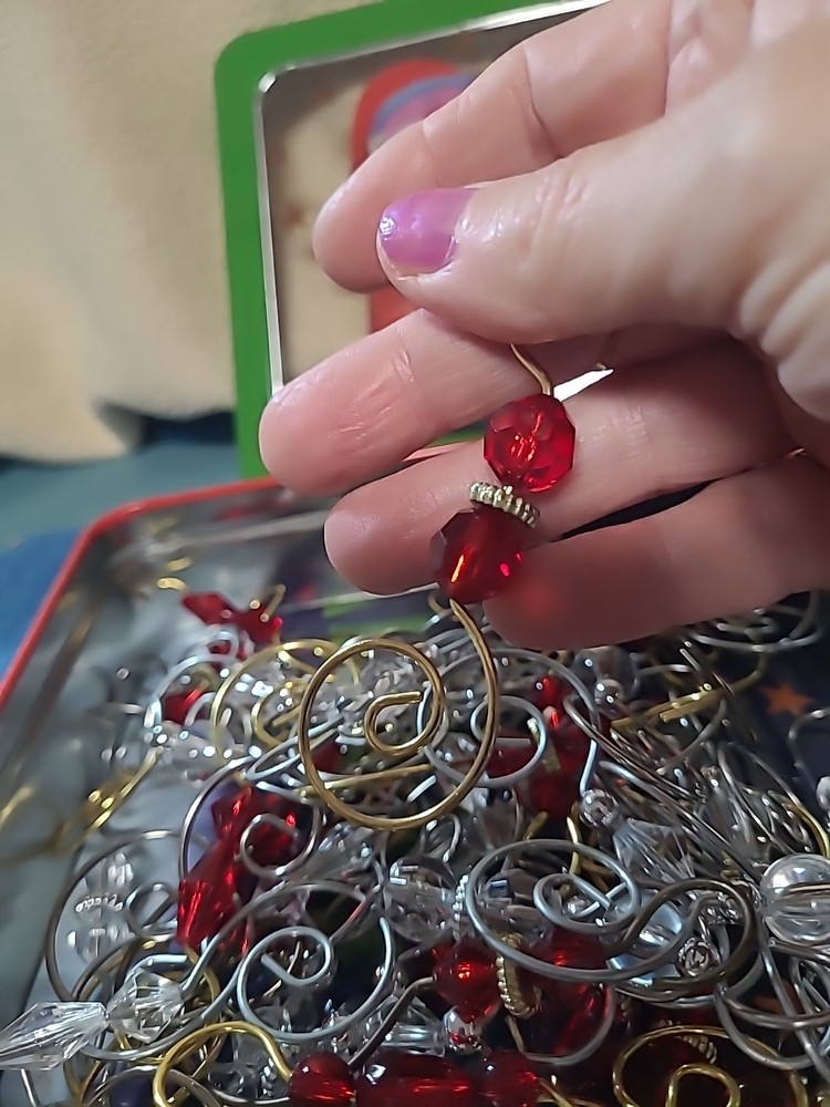 TIN WITH MANY CHRISTMAS HOOKS (BIN M)
