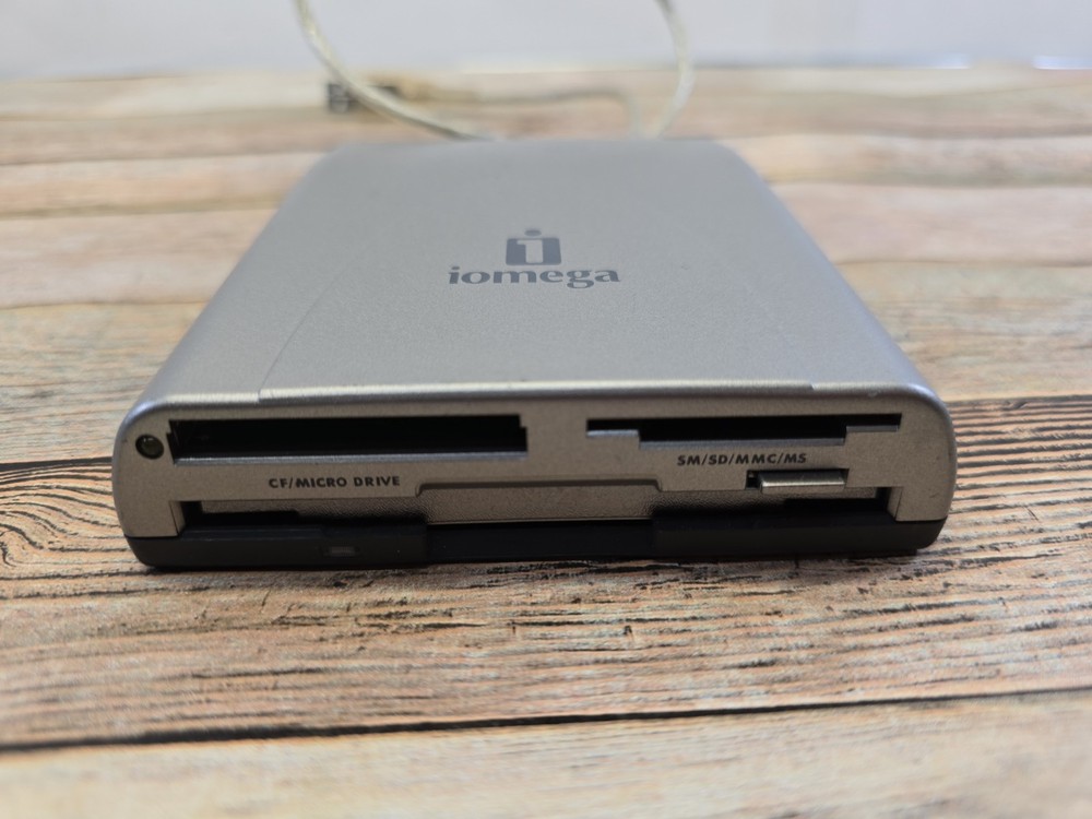 IOMEGA CRE-01A Floppy Plus 7-in-1 Card Reader
