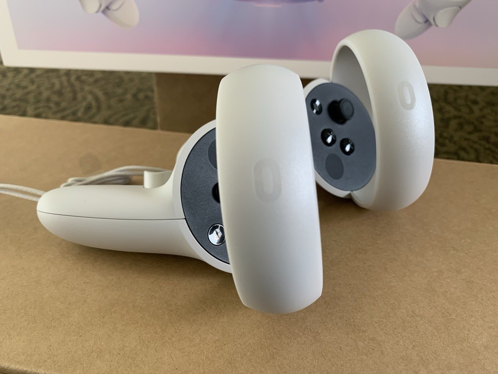 OCULUS QUEST 2 VR HEADSET 64GB **MINT CONDITION**