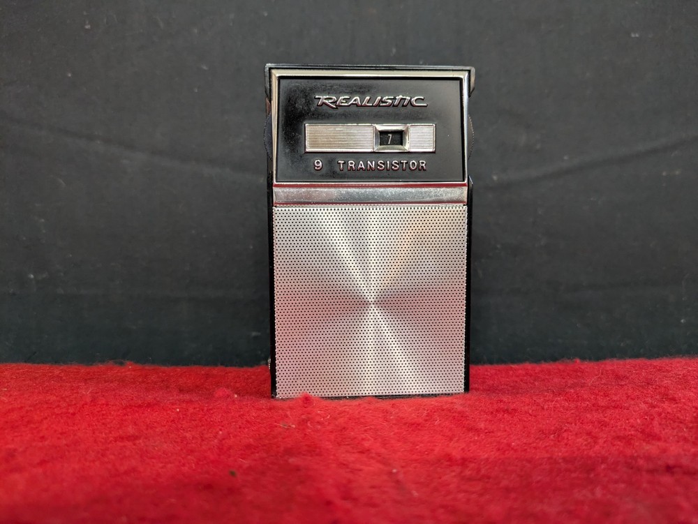 Realsitic 9 Transistor AM Radio Model 12-649