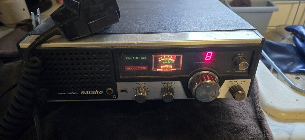 Realistic Navaho TRC431 CB Powers up