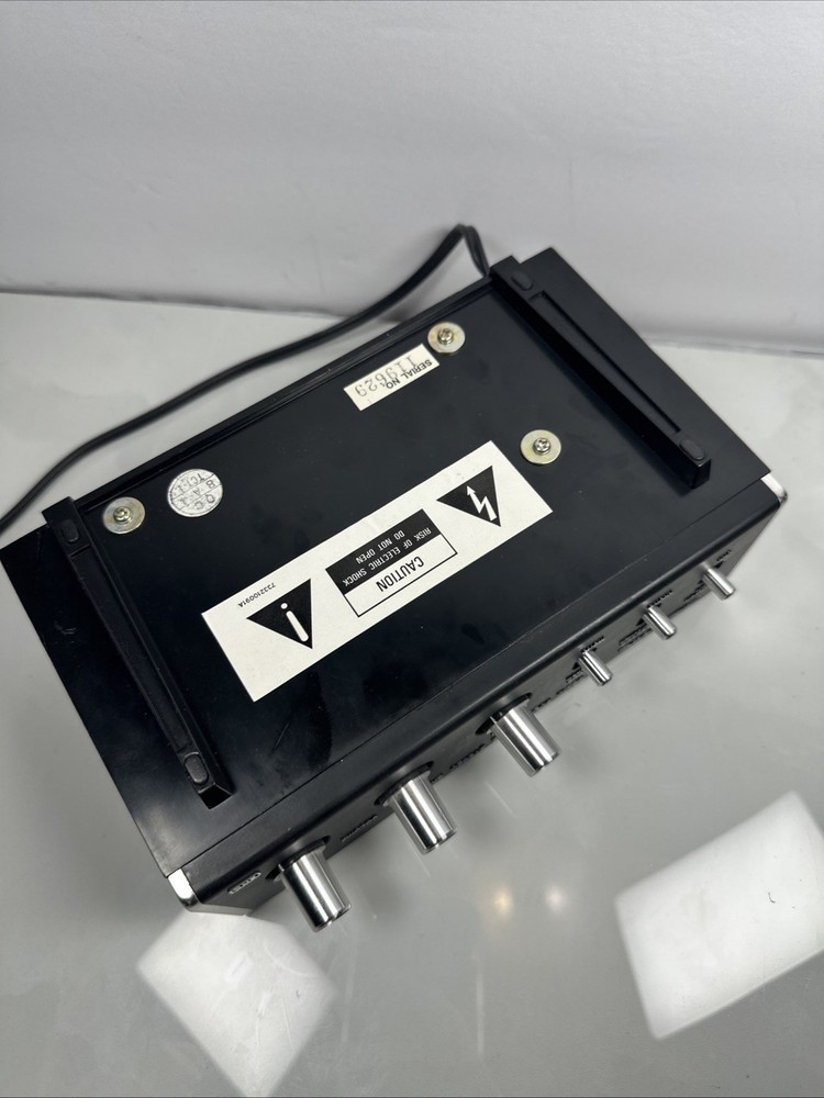 Realistic SA-10 Stereo Amplifier Model 31-1982B - Powers On