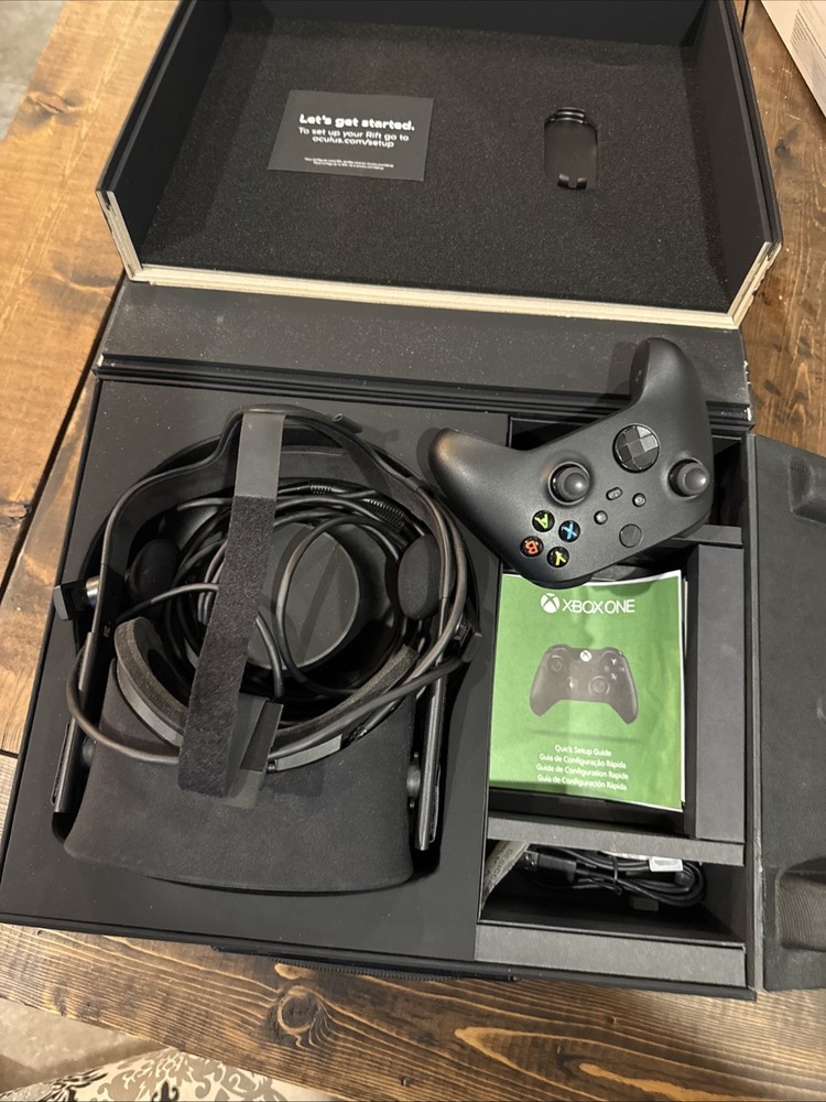 Meta Oculus Rift CV1 Virtual Reality Headset - Black - Complete In Box ( CIB )