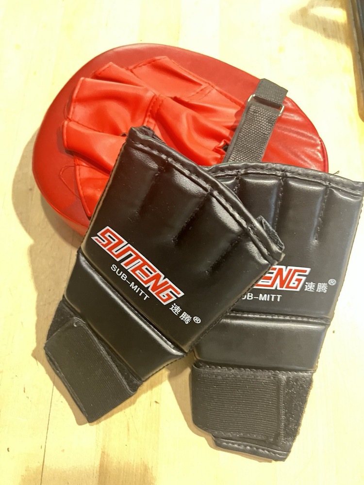 Kickboxing Boxing MMA Training Gear - Punch Mitt/Pad PU Leather Half Mitts NICE!