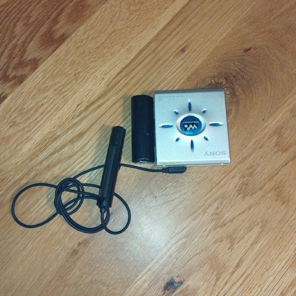 Sony MD Walkman MZ-E500 Portable Player Remote Battery Case Used
