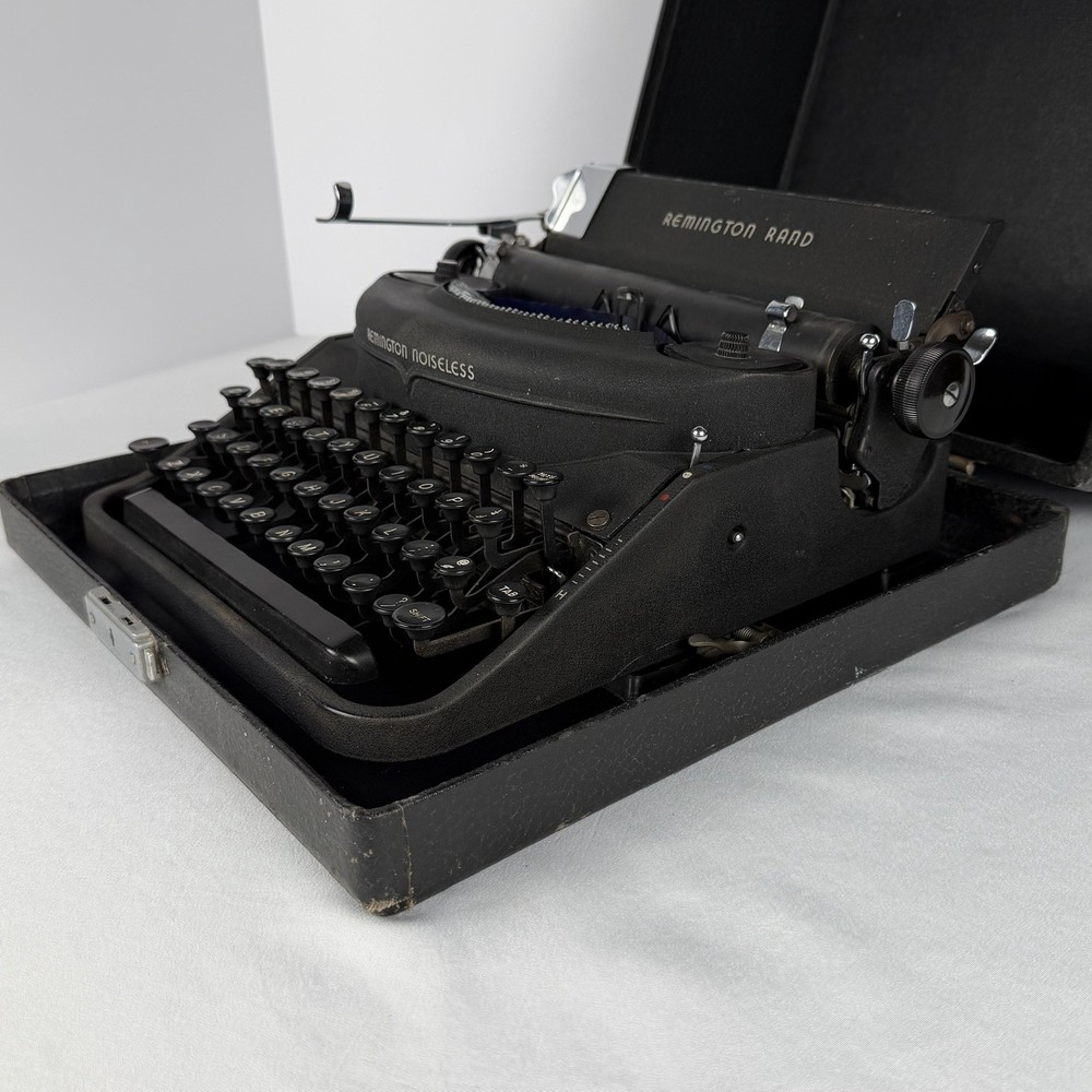 Remington Noiseless Model 7 Typewriter Working with Case