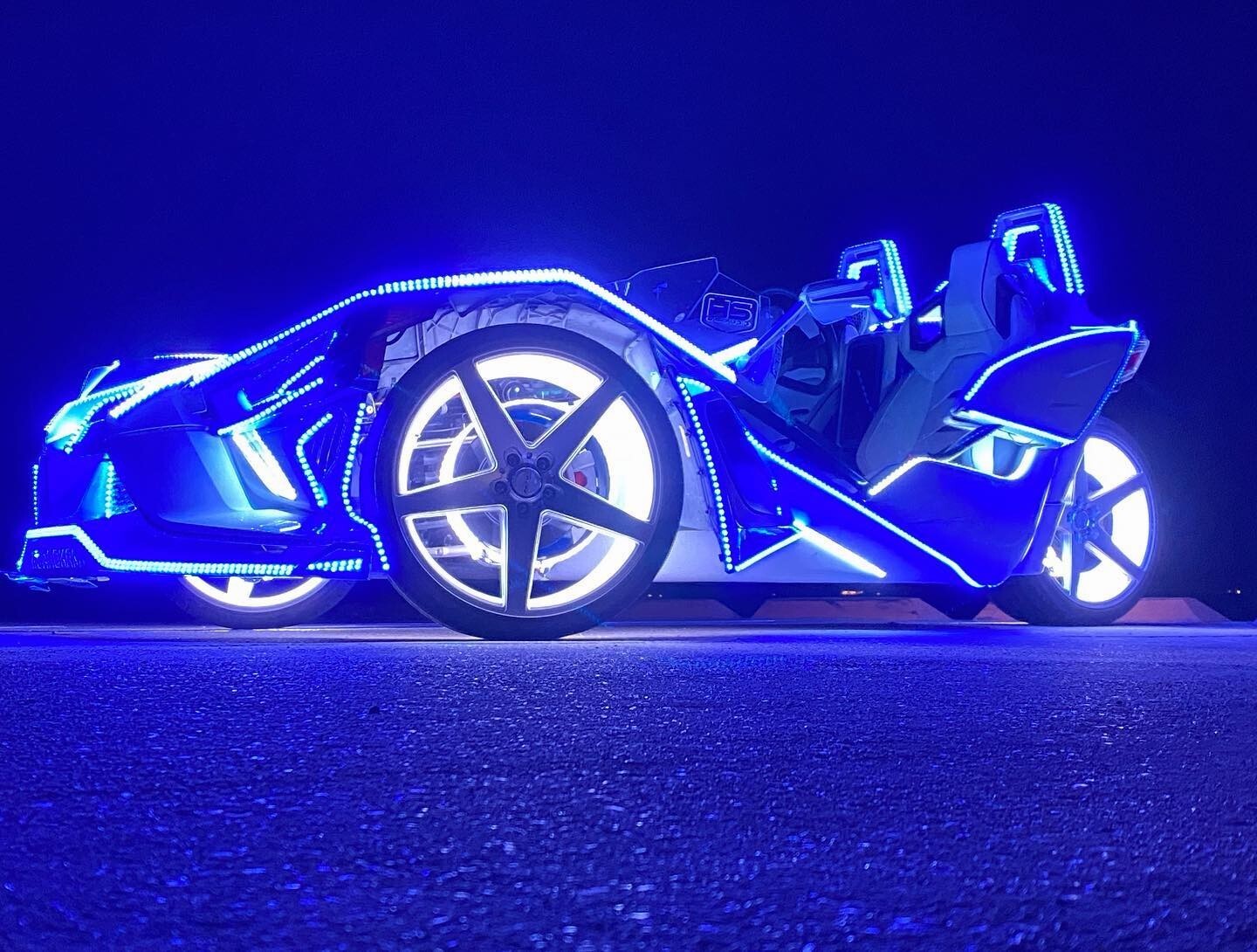 Four Rolls Quad Row 3PCS CHASING Wheel Lights for Slingshot 2015-2025 APP+Remote