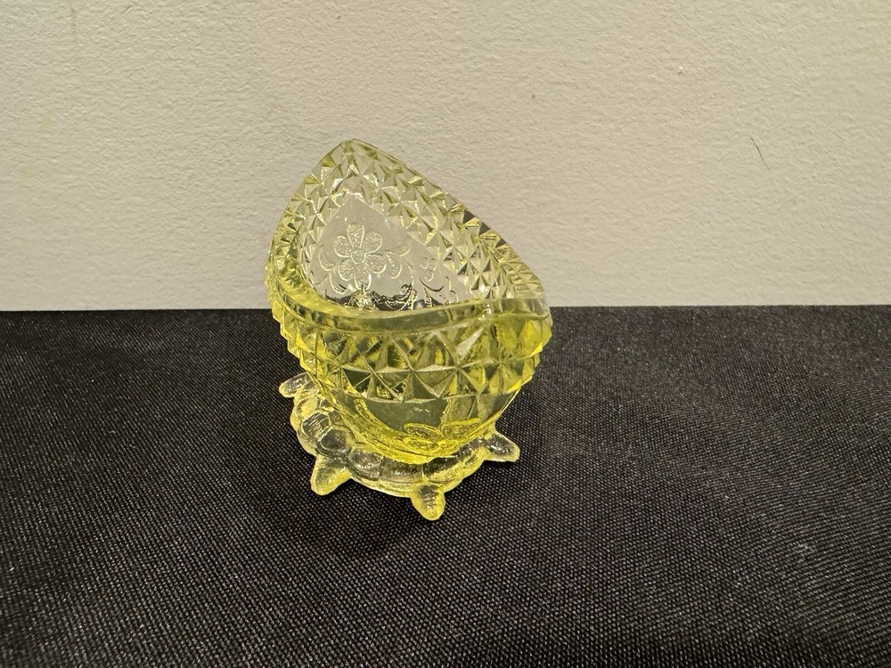 Uranium Vaseline Adams & Co Turtle Dish