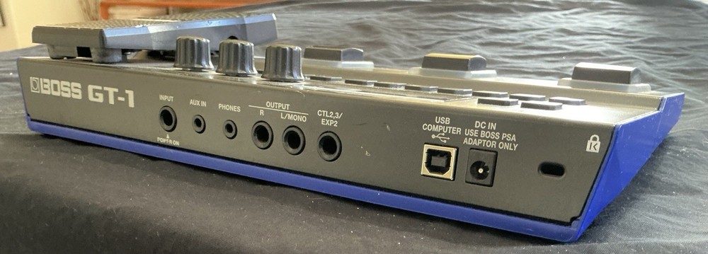 Boss GT-1 Digital Guitar Effects Processor Reverb Delay Chorus Noise Gate