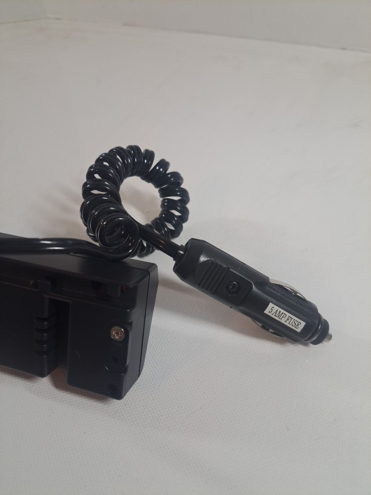 12v, 5 amp, switched 3 way power splitter - plug outlet Pre-owned Condition