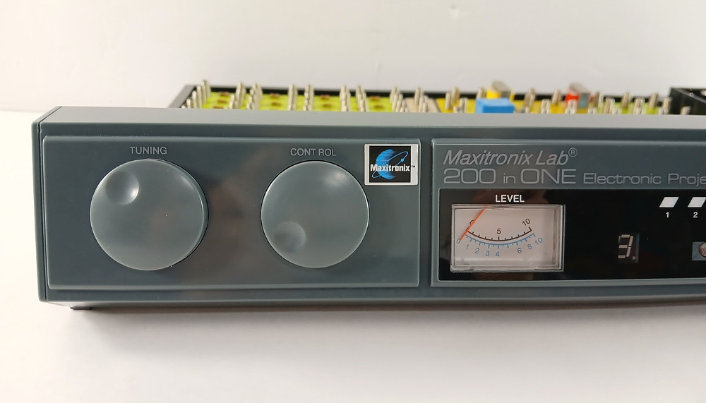 Maxitronix ELECTRONIC LEARNING LAB With 200 Educational Wiring Projects COMPLETE