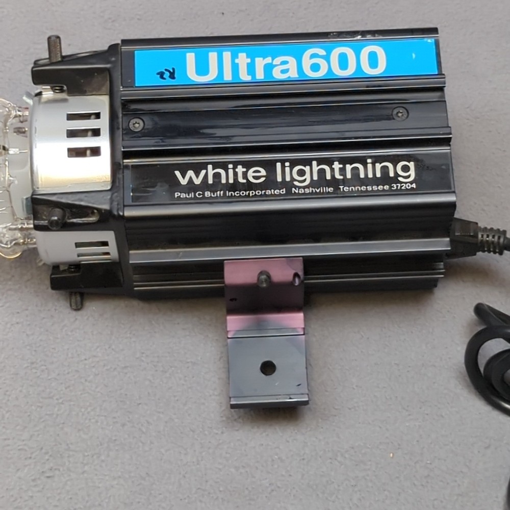 WHITE LIGHTNING ULTRA600 STUDIO LIGHT Tested and works
