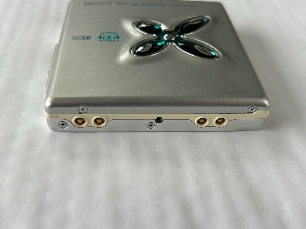 SHARP MD-ST880 Silver MD-ST880-S Portable Audio MD Player Junk