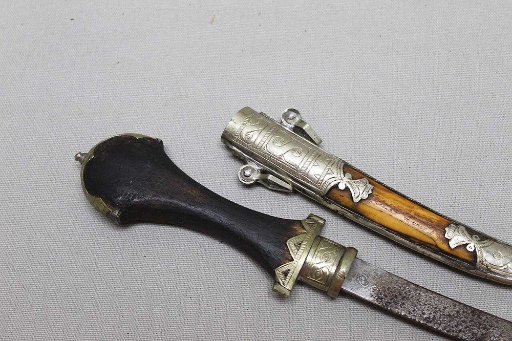 Small Middle Eastern Curved Dagger . DW3004cxcc