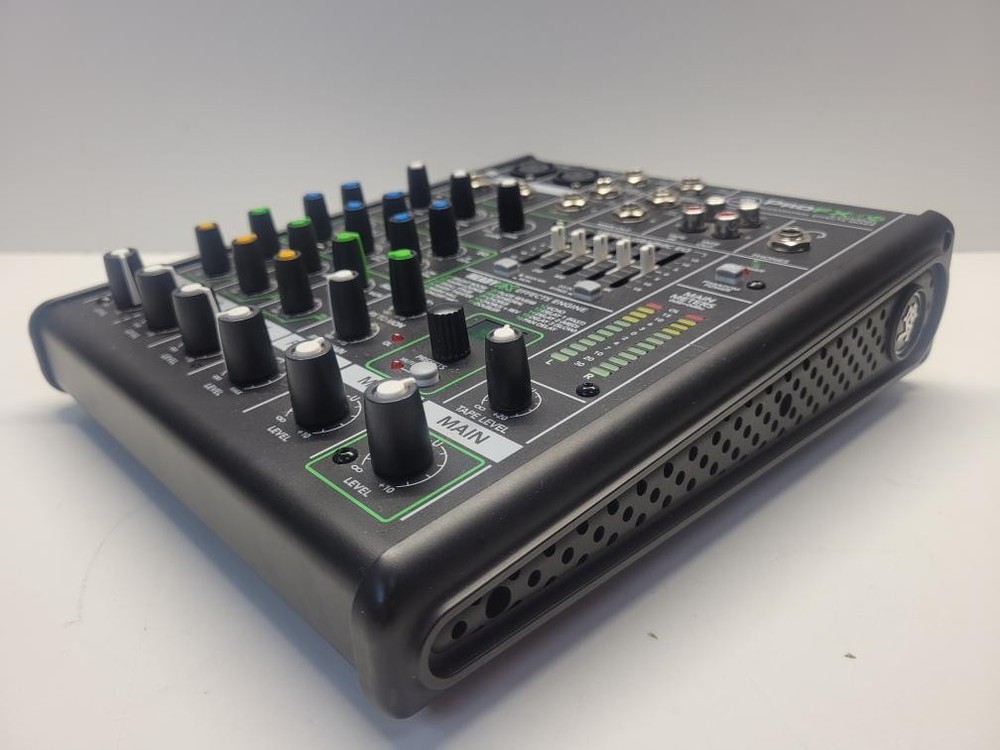 MACKIE MIXER W/ PHANTOM POWER (P14025804)