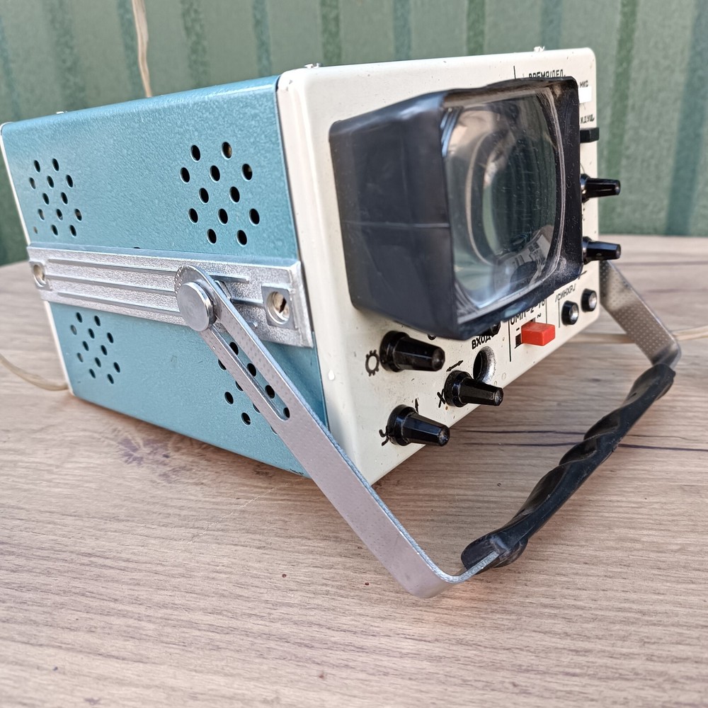 Soviet portable oscilloscope OML-2-76 WORKING