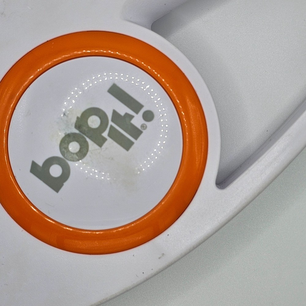 Hasbro Bop It 2018 Classic Reflex Handheld Electronic Game