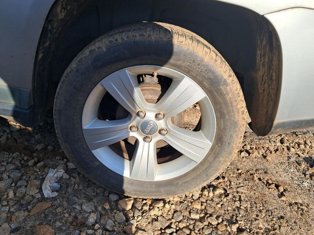 COMPASS 2011 Glove Box 4893478