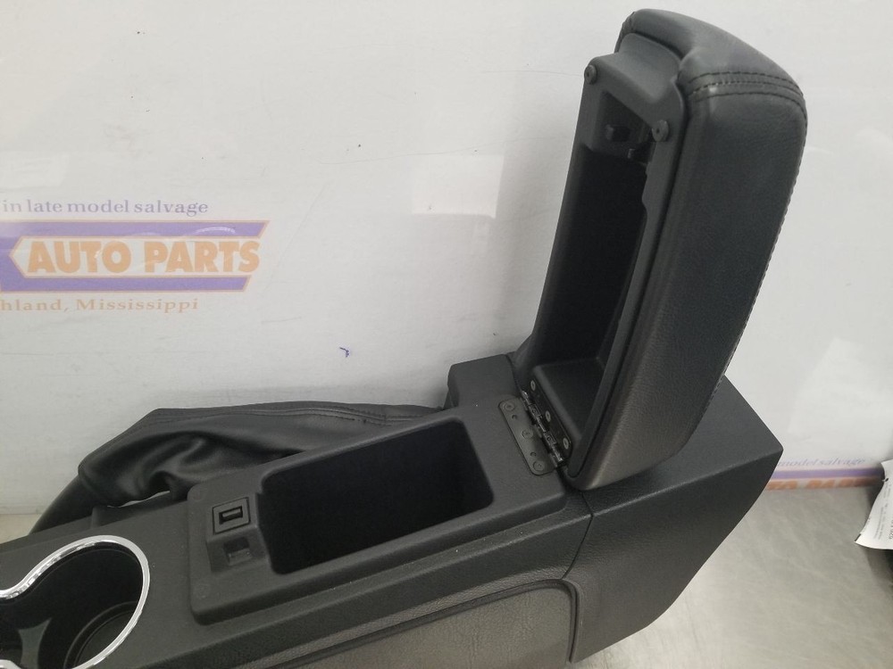 03 FORD TBIRD THUNDERBIRD CENTER FLOOR CONSOLE BLACK
