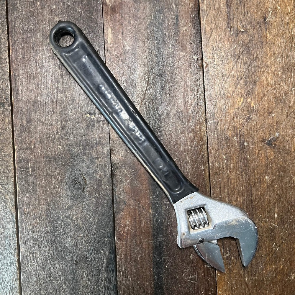 12 in Adjustible Wrench