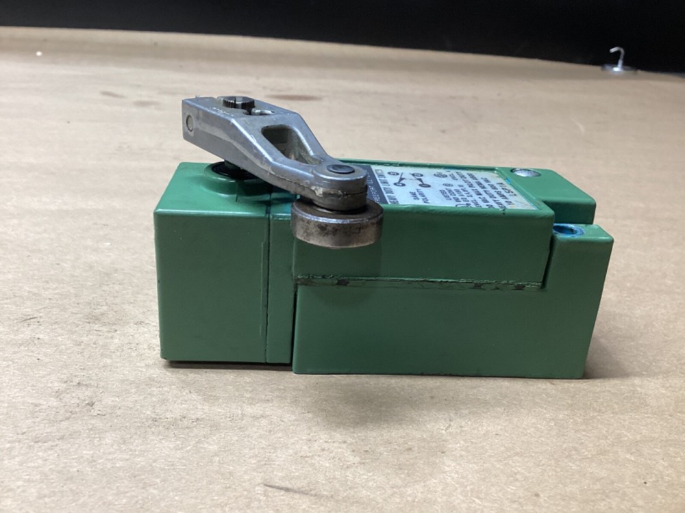 MICRO SWITCH LSP1A LIMIT SWITCH #110G80PR7