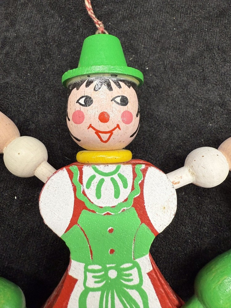 CE Camo Hempelmann, Austria, Wooden String Jumping Jack
