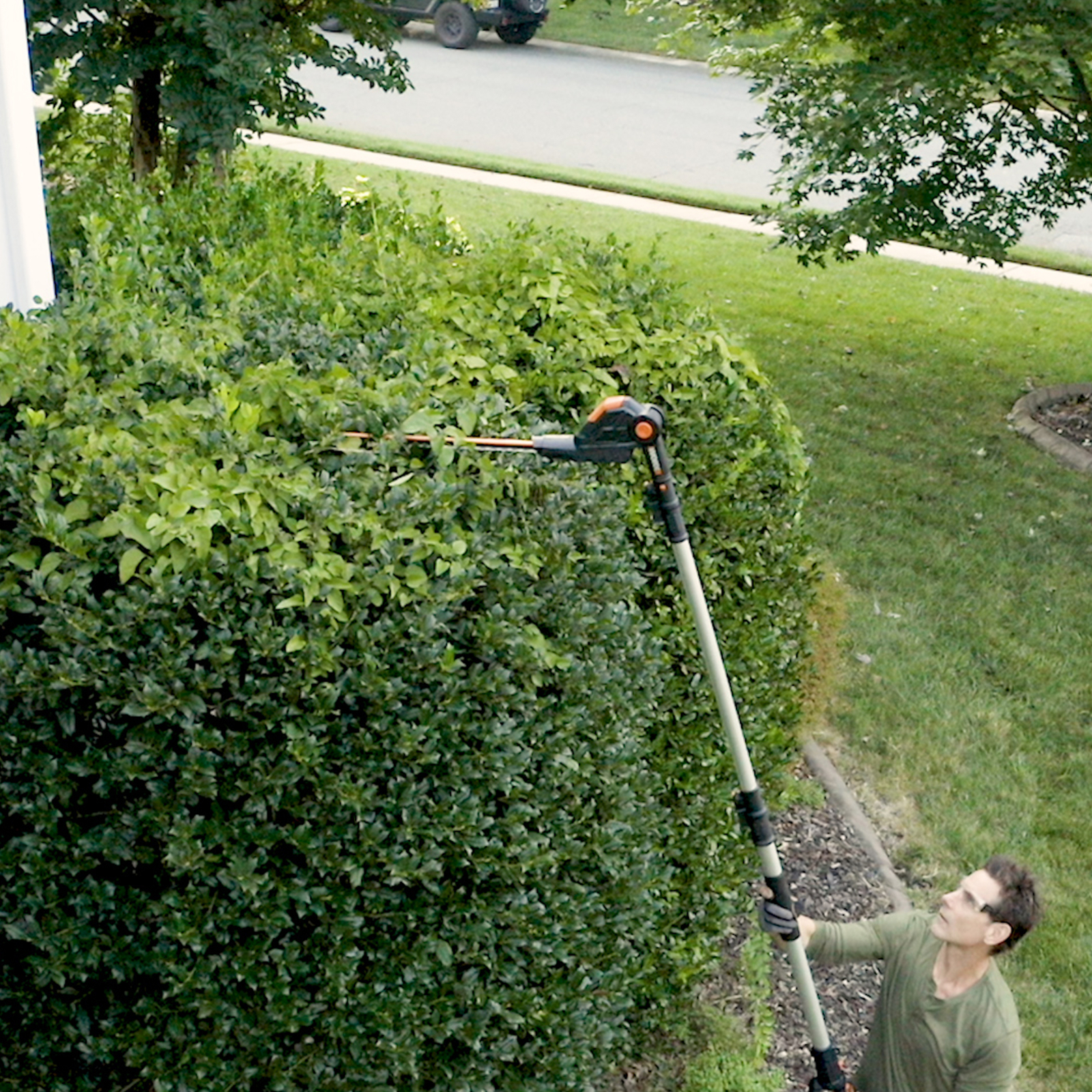 WORX WG252 Cordless 20V 2-in-1 Hedge Trimmer w/ Attachment Capabilities