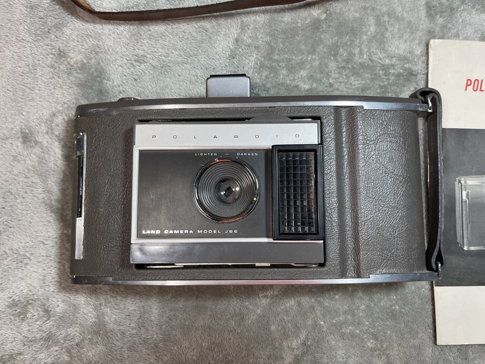 POLAROID LAND CAMERA MODEL J66 !! UNTESTED.