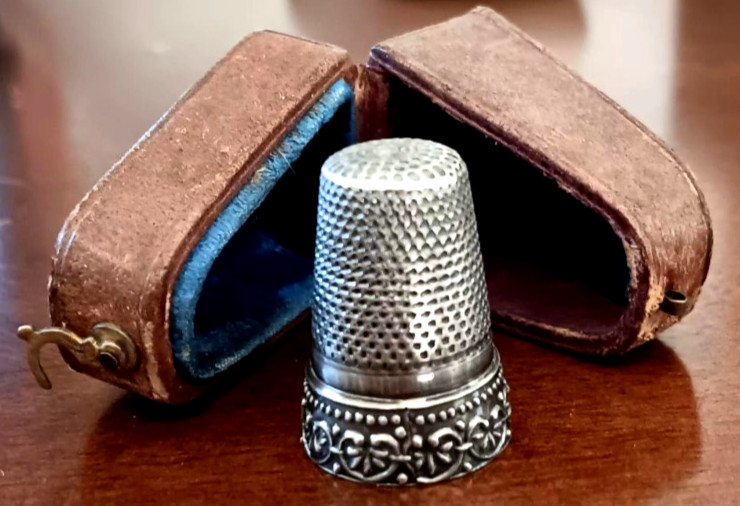 Antique Leather-Cased Sterling Silver Thimble, Beautiful, L@@K