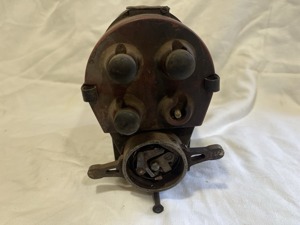 Four-cylinder magneto