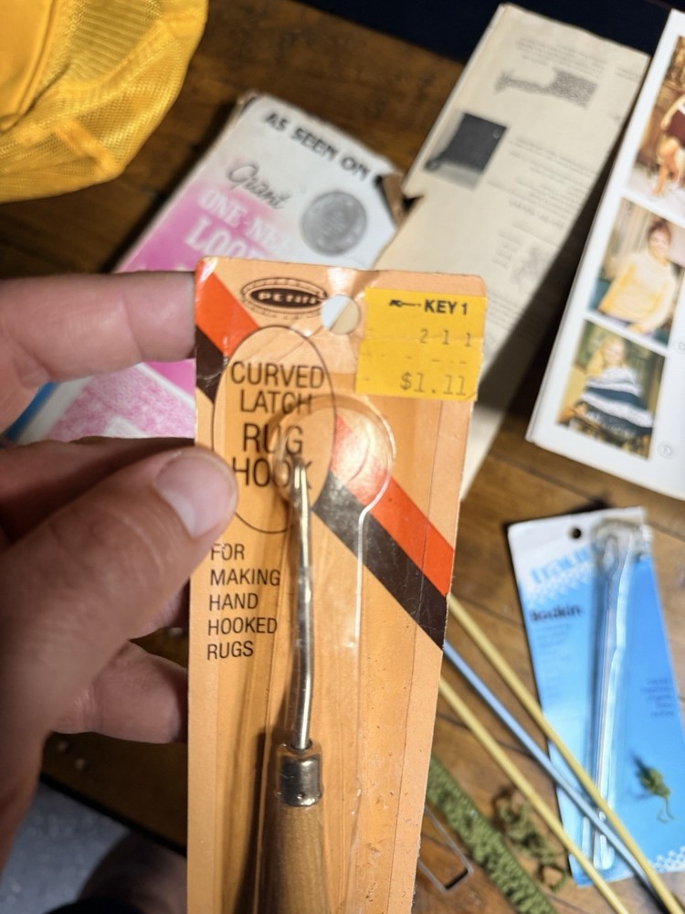 1971 Grant One Needle LOOPER w/Instructions & 3 Pattern Books