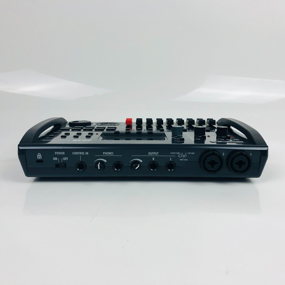 Zoom R8 Multitrack Digital Recorder 8-track MTR Sampler Working Order