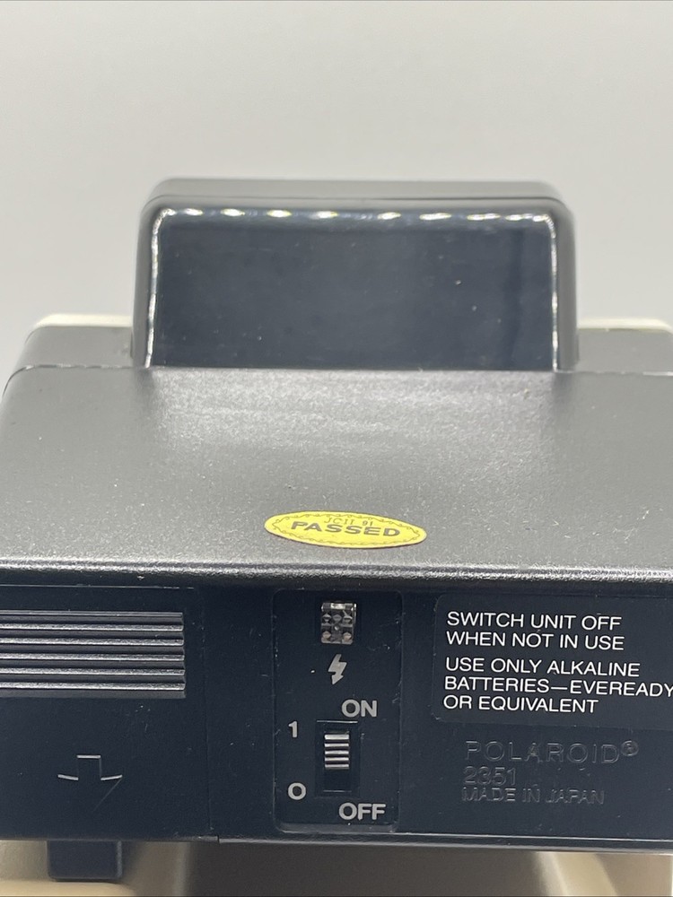 Polaroid camera With Flash Untested