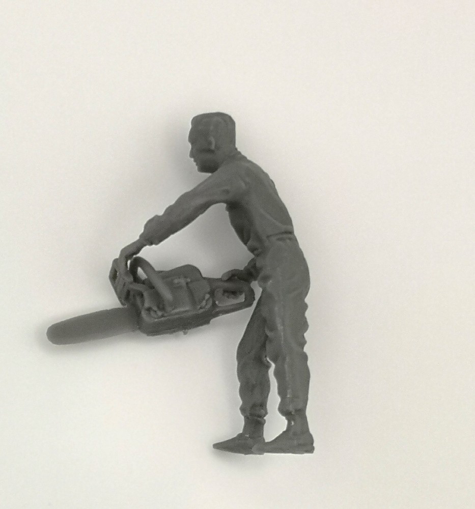 MEN STANDING + CHAINSAW 1/32 - Artisan32 - 04886