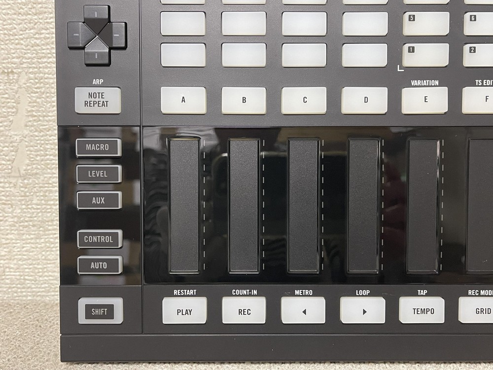 Native Instruments Maschine Jam Controller Production Performance System w/Box