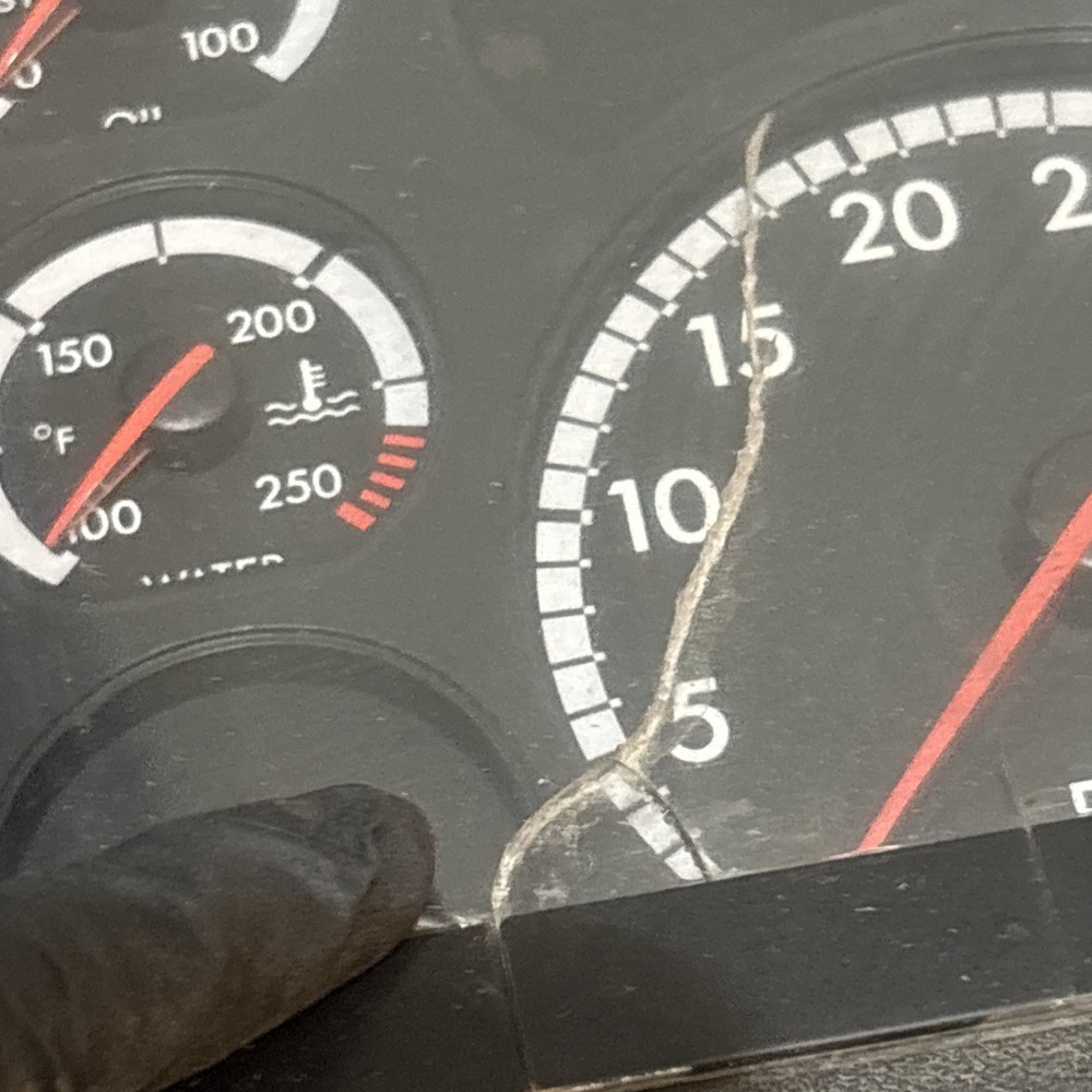 FREIGHTLINER CASCADIA GAUGE CLUSTER Missing P/N Broken