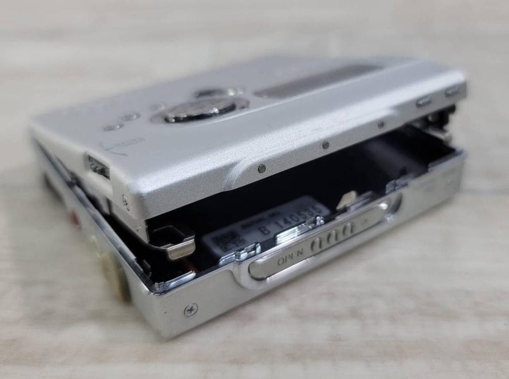 Sony MZ N920 Silver MD Walkman MiniDisc Player Recorder