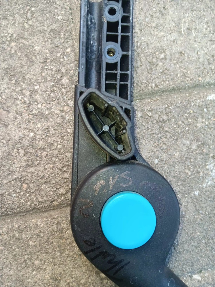 Thule Urban 2 Glide LEFT SIDE SWAY HANDLE INSERT PART REPLACEMENT.