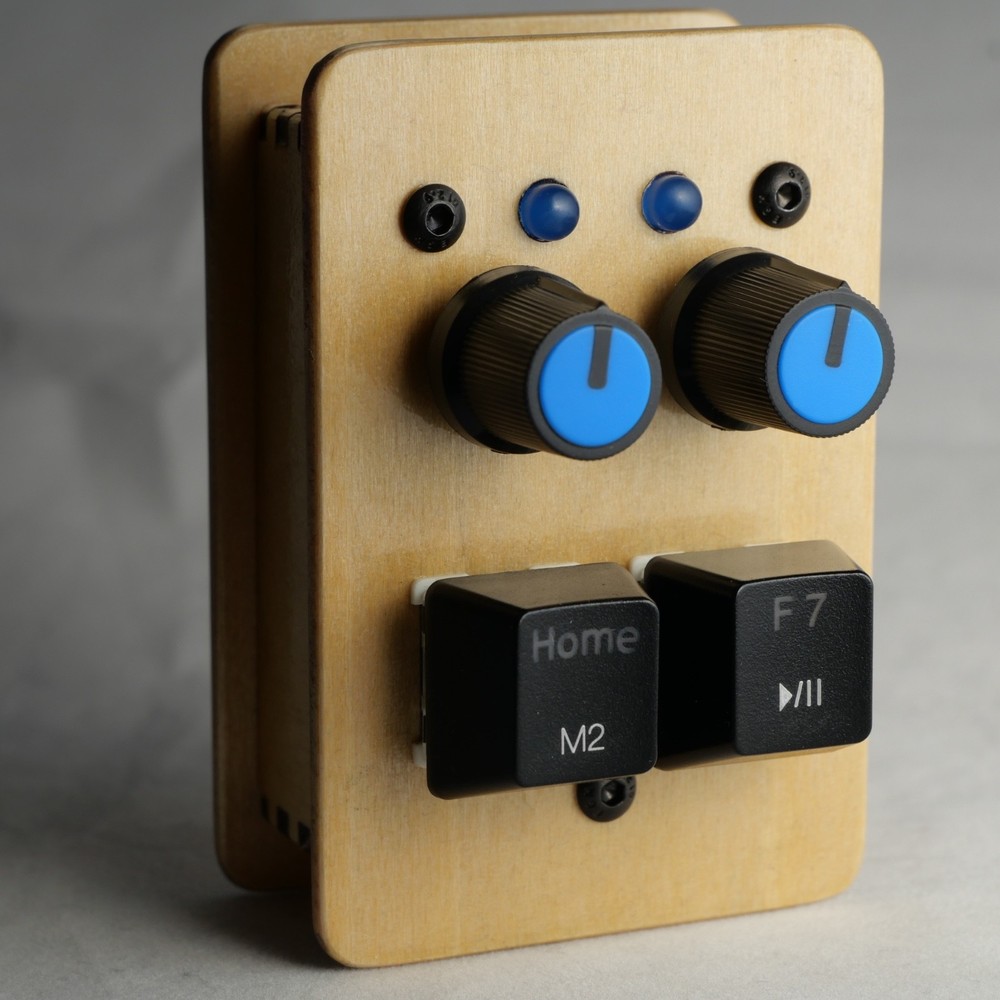 madMidiMiniClassicPlus Midi Controller 2 buttons, 2 potentiometers, 2 LEDs