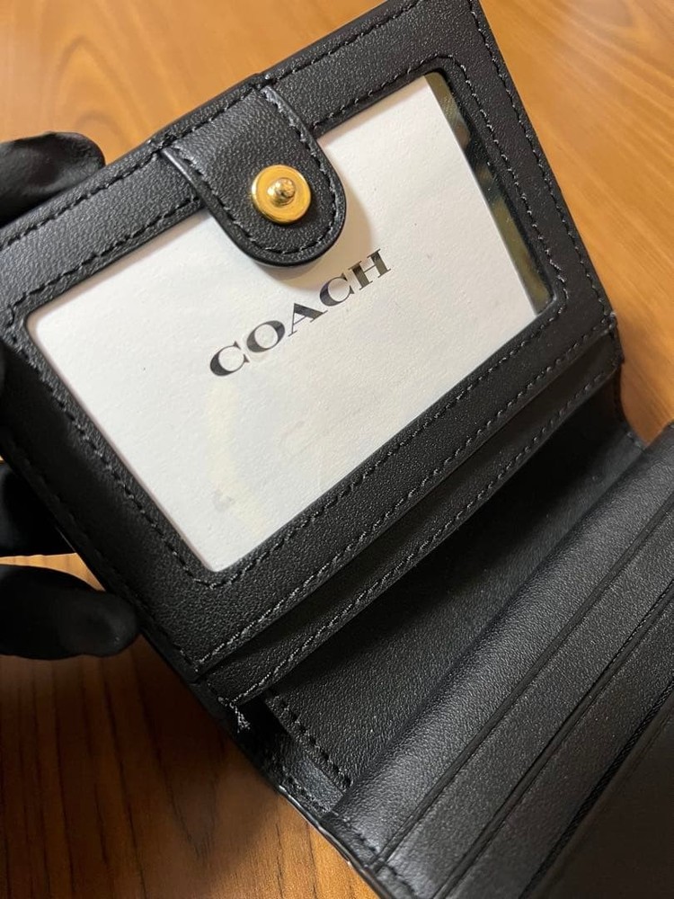 Coach Folding Wallet Logo