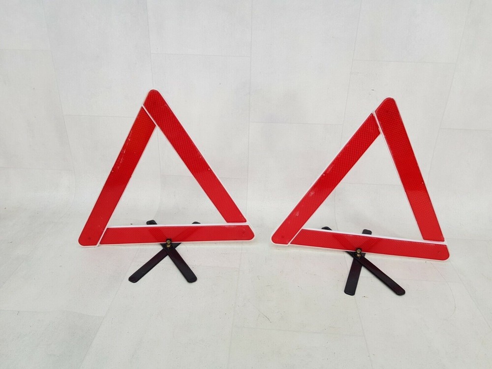 TWO HAZARD WARNING BREAKDOWN TRIANGLE + CASING