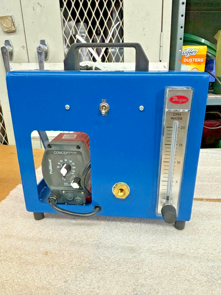 PROMINENT FLUID CONTROLS SOLINOID METERING PUMP