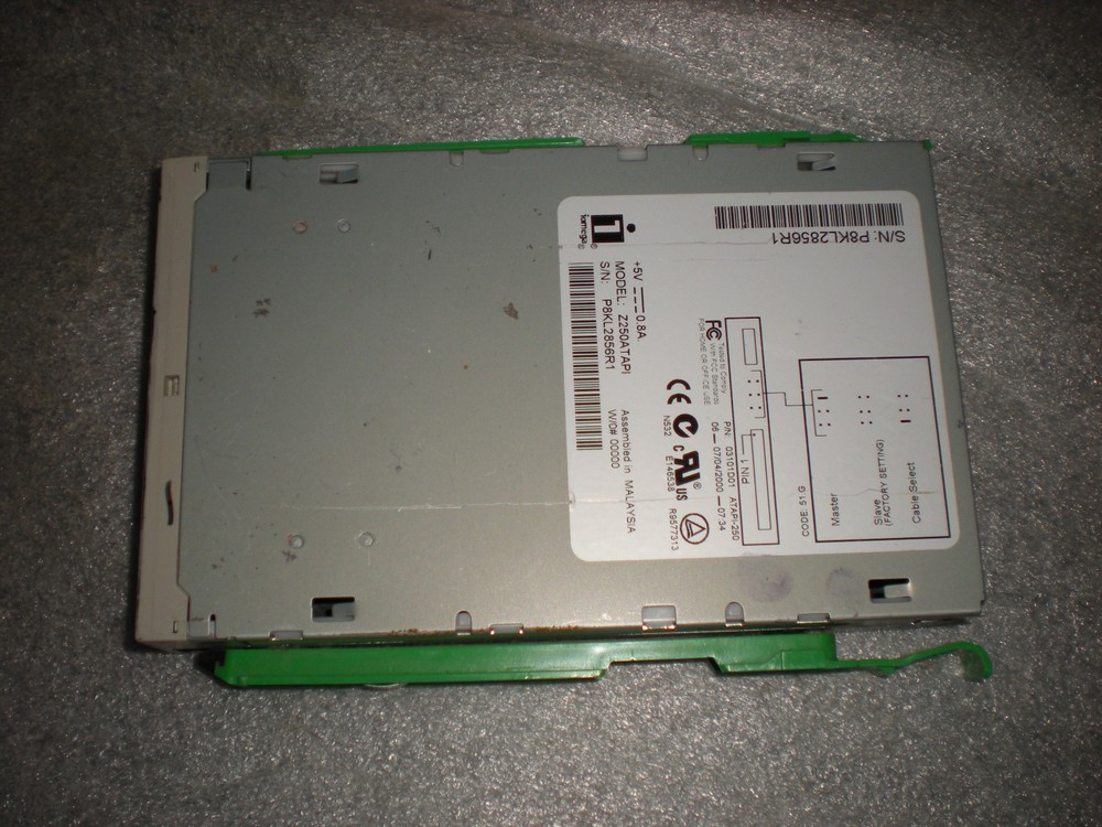 UNTESTED Vintage Iomega Z250ATAPI 3.5" internal Zip drive